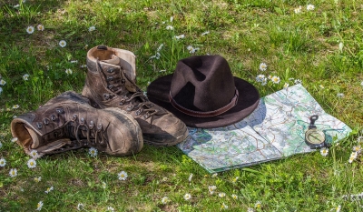 Weserbergland-Navigator Wandern mit Hut und Karte