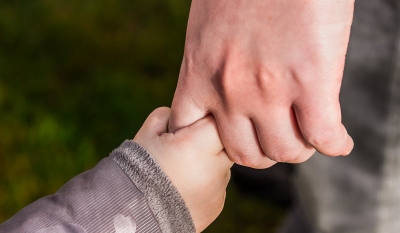 Familienpatenprojekt grosse Hand kleine Hand