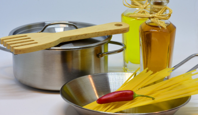 Jung & Alt kochen! pot 3909716 1920